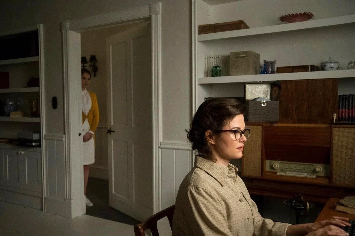 Кадр из к/ф «Я прелесть, живущая в доме».