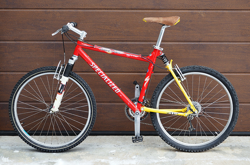 Американский двухподвесный горный велосипед Specialized Ground Control AIM А1 Comp, изготовленный в 1996 году. Из коллекции Веломузея Андрея Мятиева.