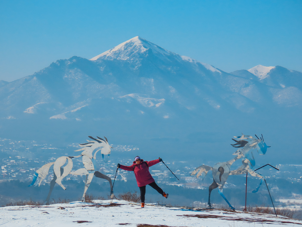Смотровая площадка в Капельнице и арт-объект Кони (март 2025 года)