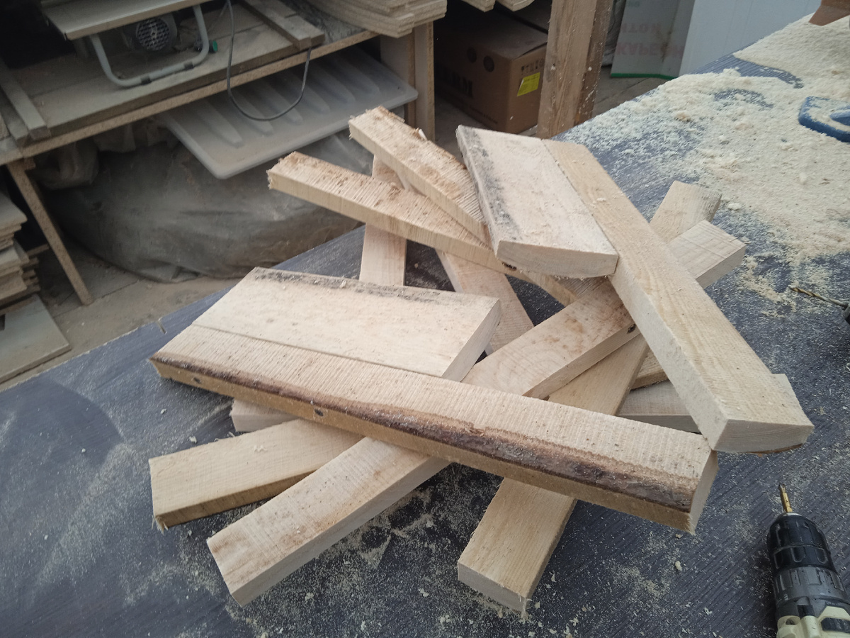 Начинаем постепенно изготавливать какие-то загогулины. Так их назовет обычный человек (я например), а профессиональный технолог (я например) назовет сборочными единицами.