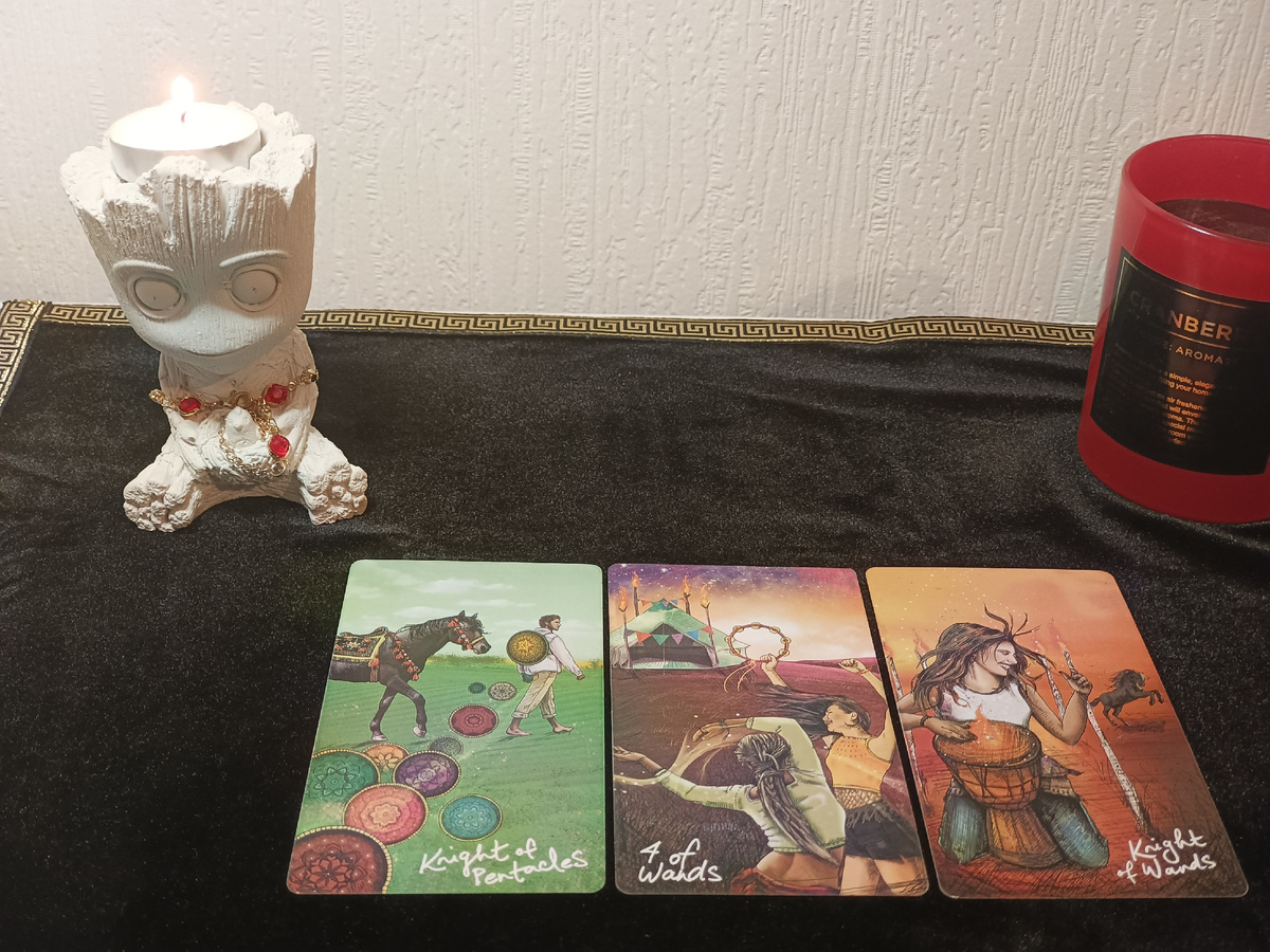 1.Его мысли?Мысли его,что Вы вместе потихоньку образуете пару.Маленькими шагами идёте вперёд.Думает,что для Вас сделать или подарить.Чем помочь.