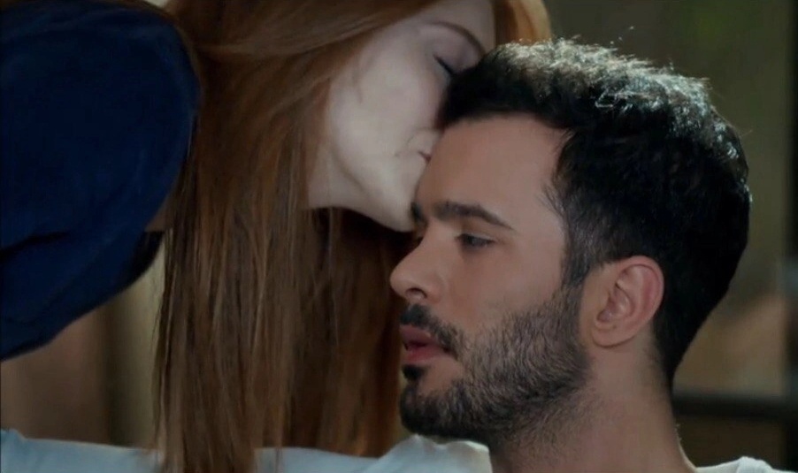 Кадр из турецкого сериала "Любовь напрокат". Главные герои. Дефне и Омер. 