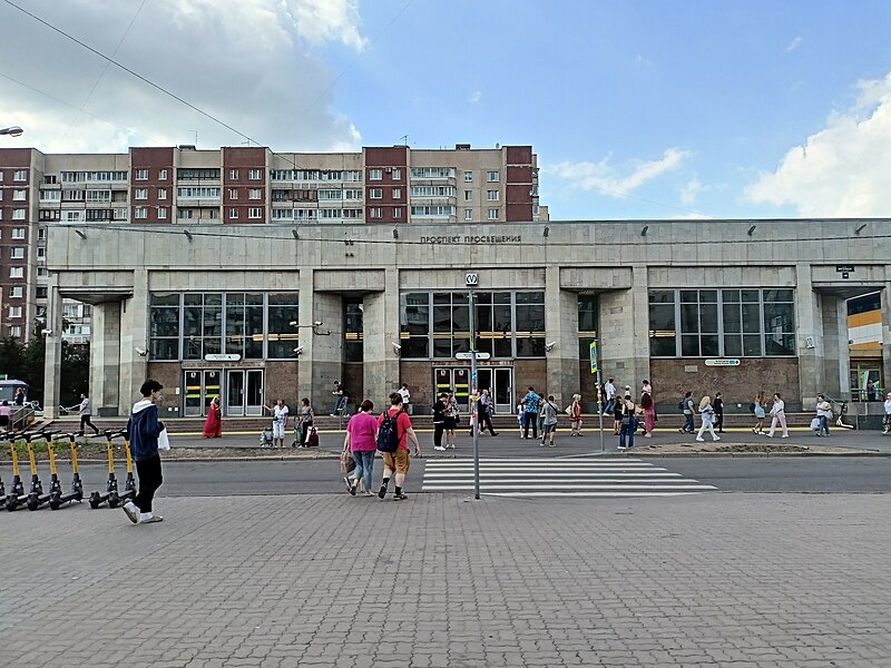 Наземный вестибюль станции. Авторство: Екатерина Борисова. Собственная работа, CC BY-SA 4.0, https://commons.wikimedia.org/w/index.php?curid=135867993