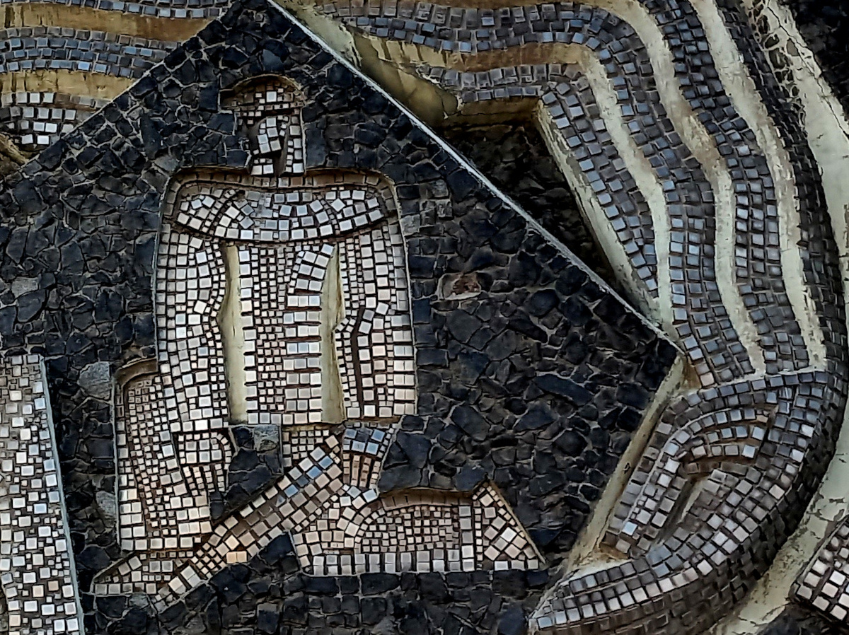 Шахтер. Мозаики на бывшем гастрономе «Донецк» Донецк фото 2025 года