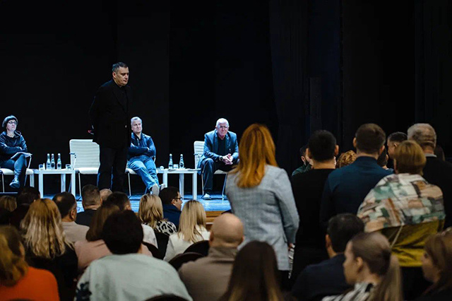    На встрече с врио губернатора жители Льговского и Рыльского районов задавали острые вопросы