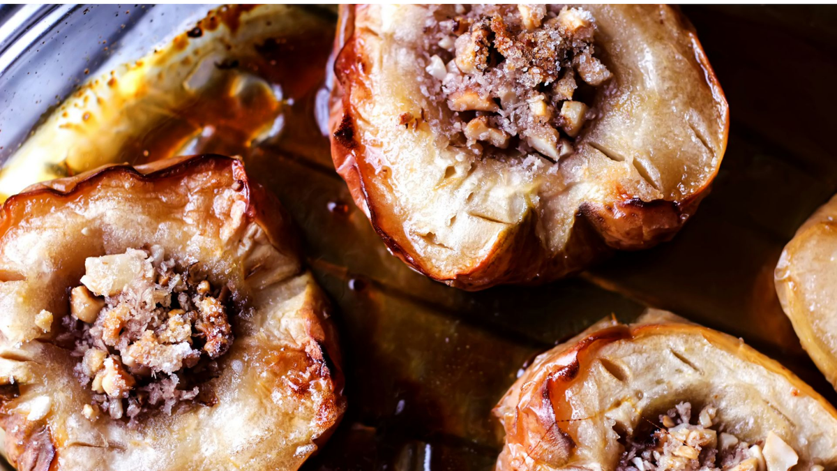 Яблоки в духовке с карамельным соусом