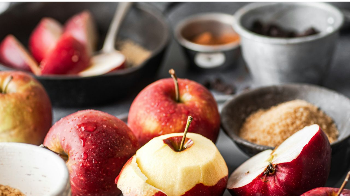 Ингредиенты десерта яблок в духовке