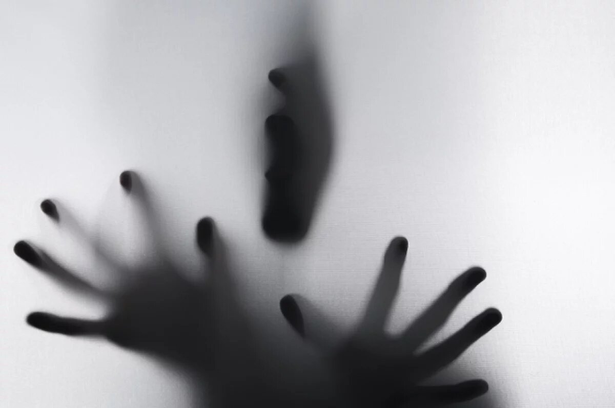    Девушка вела себя неадекватно.