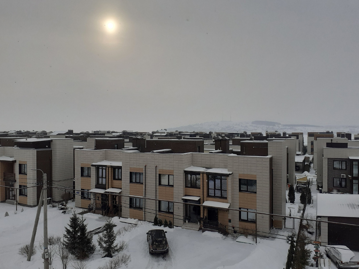 Вид с балкона арендованной на ночь квартиры