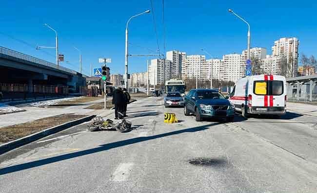 Курьер вынужденно прервал доставку на улице Леси Украинки