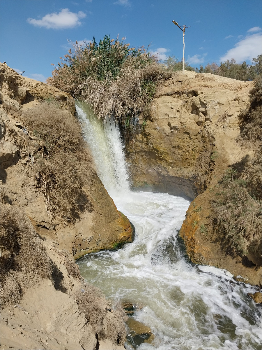 Водопад посредине пустыни