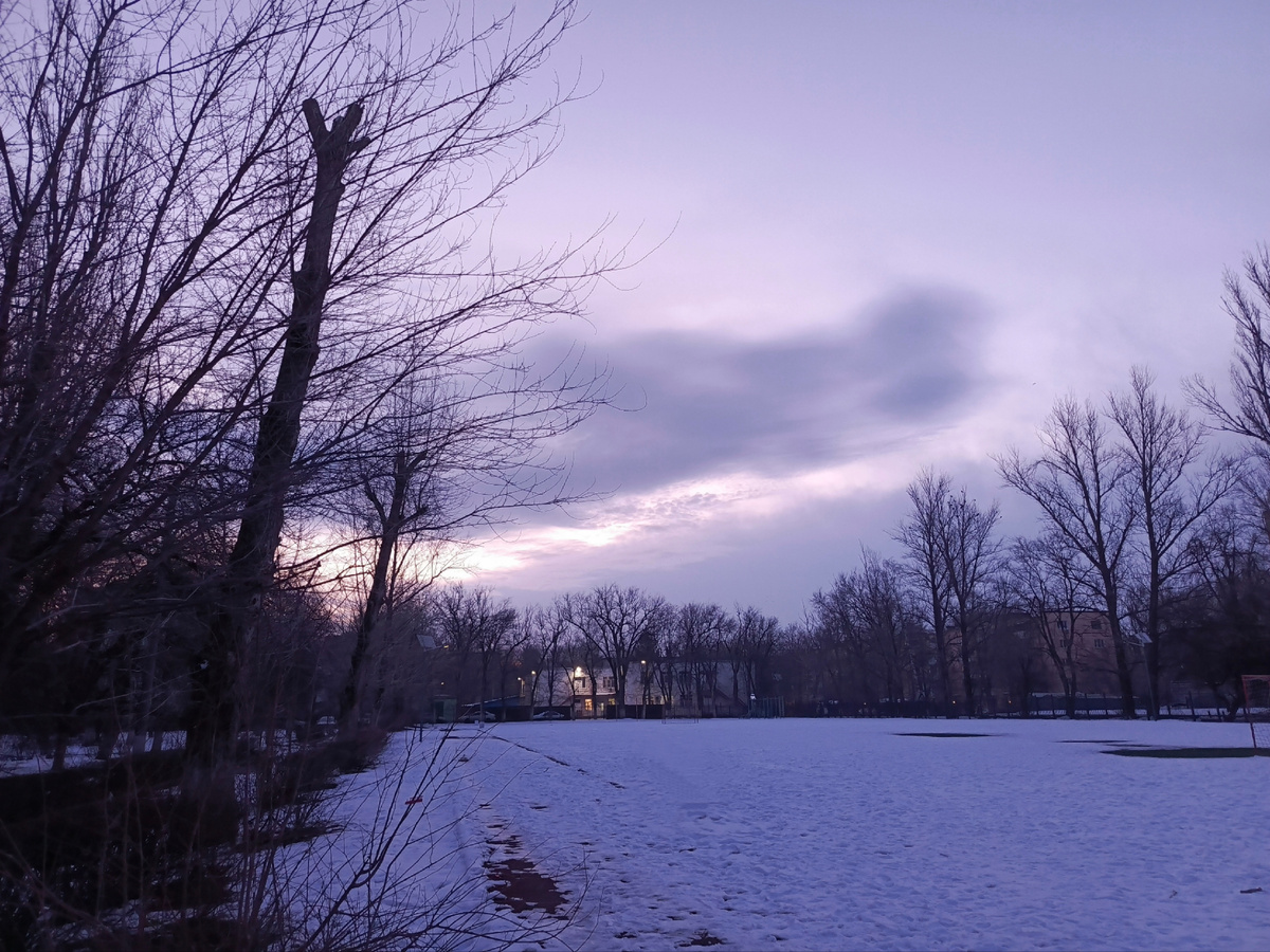 Утро. Стадион.