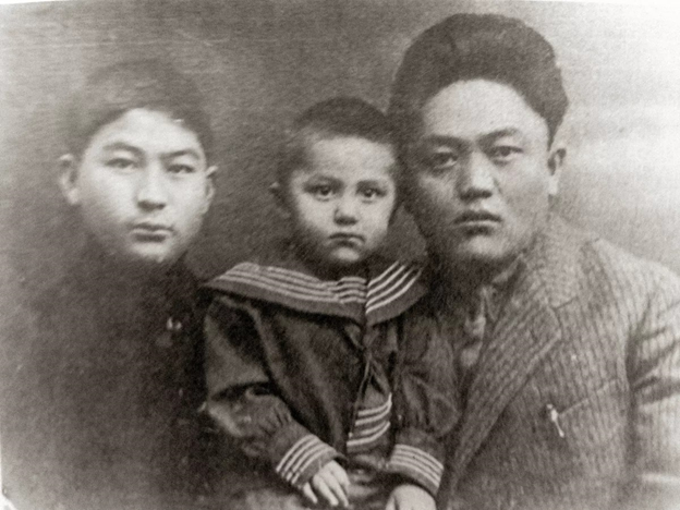 Фото / иллюстрации из книги Ж. Абдрахманова «1916. Дневники. Письма к Сталину»