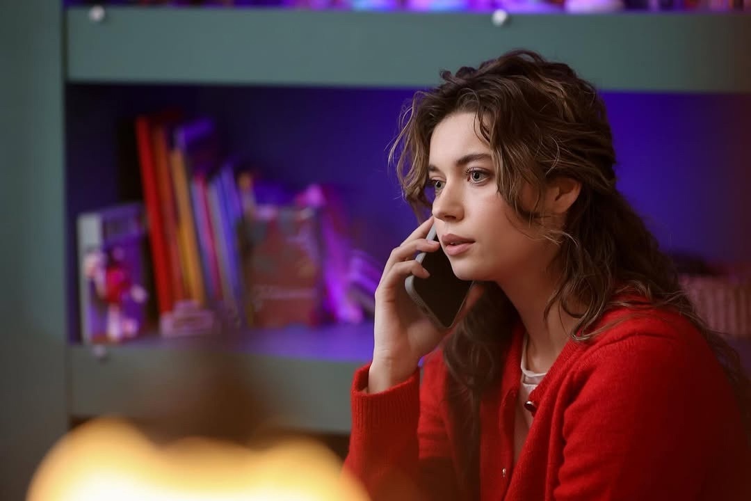 кадр из сериала "Зимородок"