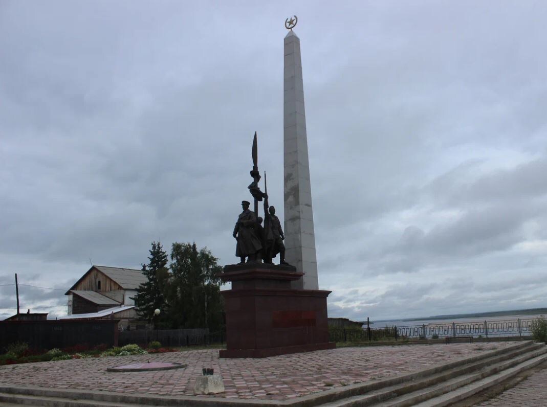 Город Вилюйск, памятник героям.