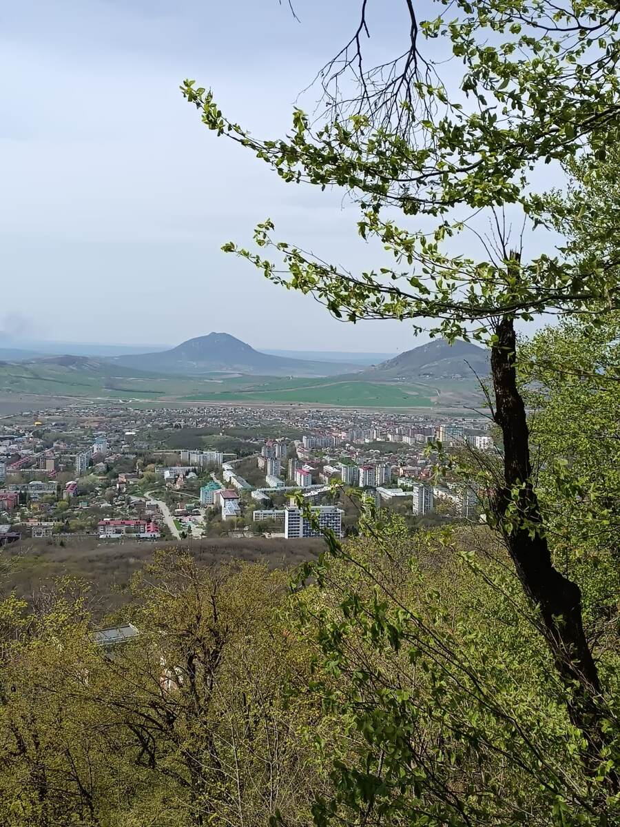 Весенний пейзаж. Гора Железная. Вид на Железноводск.