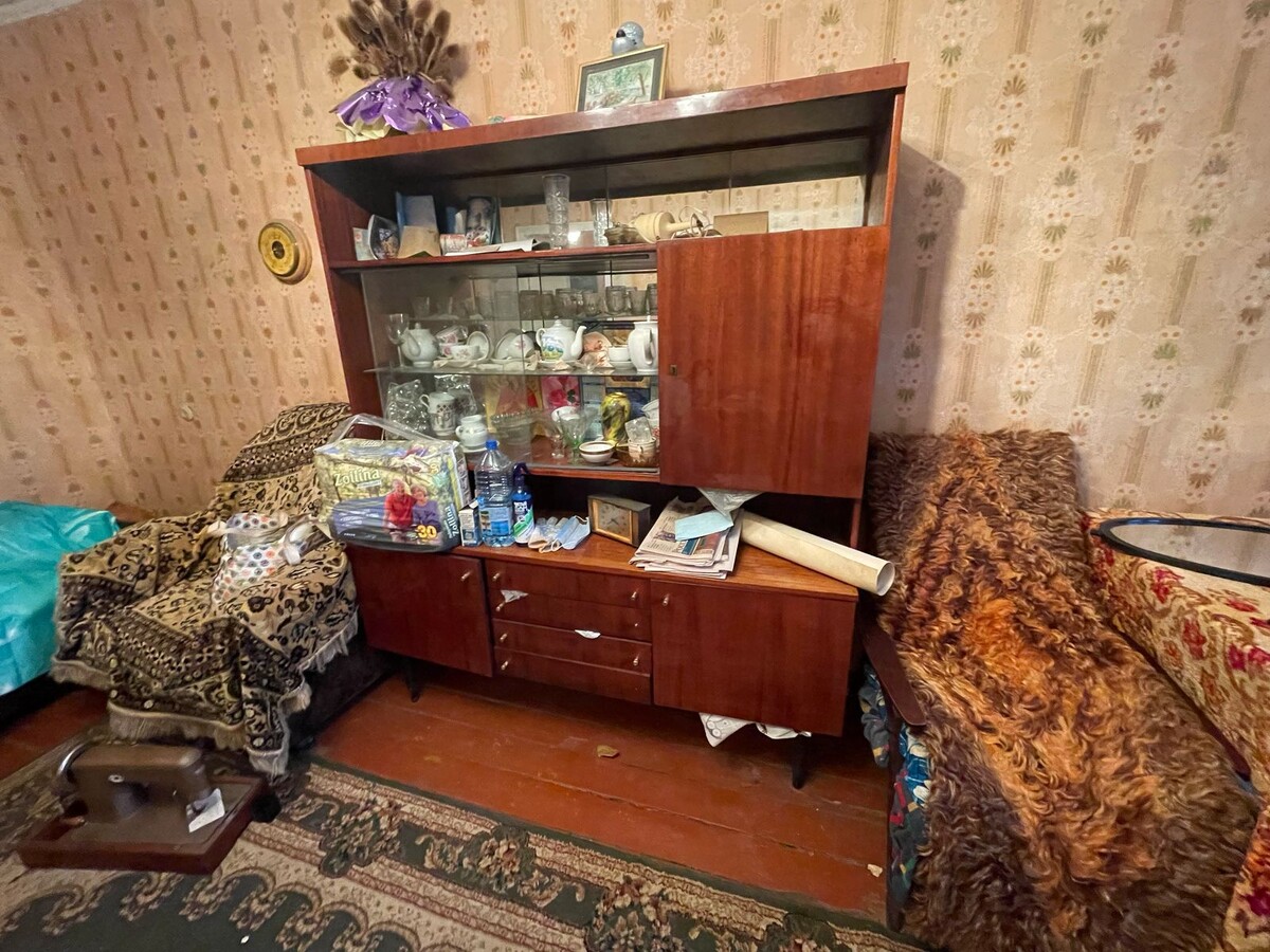 В шкафах ковырялись все доставали упаковывали ( галерея автора ) 