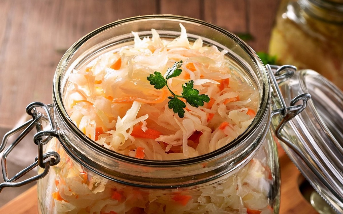 Квашеная капуста будет хрустеть как никогда: запомните бабушкин секрет приготовления в банке  / Фото: Pogovorim.by
