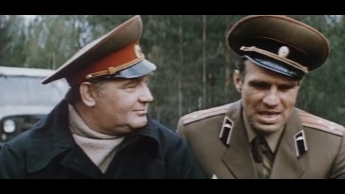 Командир дивизии генерал-майор К. Н. Бурых и полковник Мабыкин. Кадр из фильма