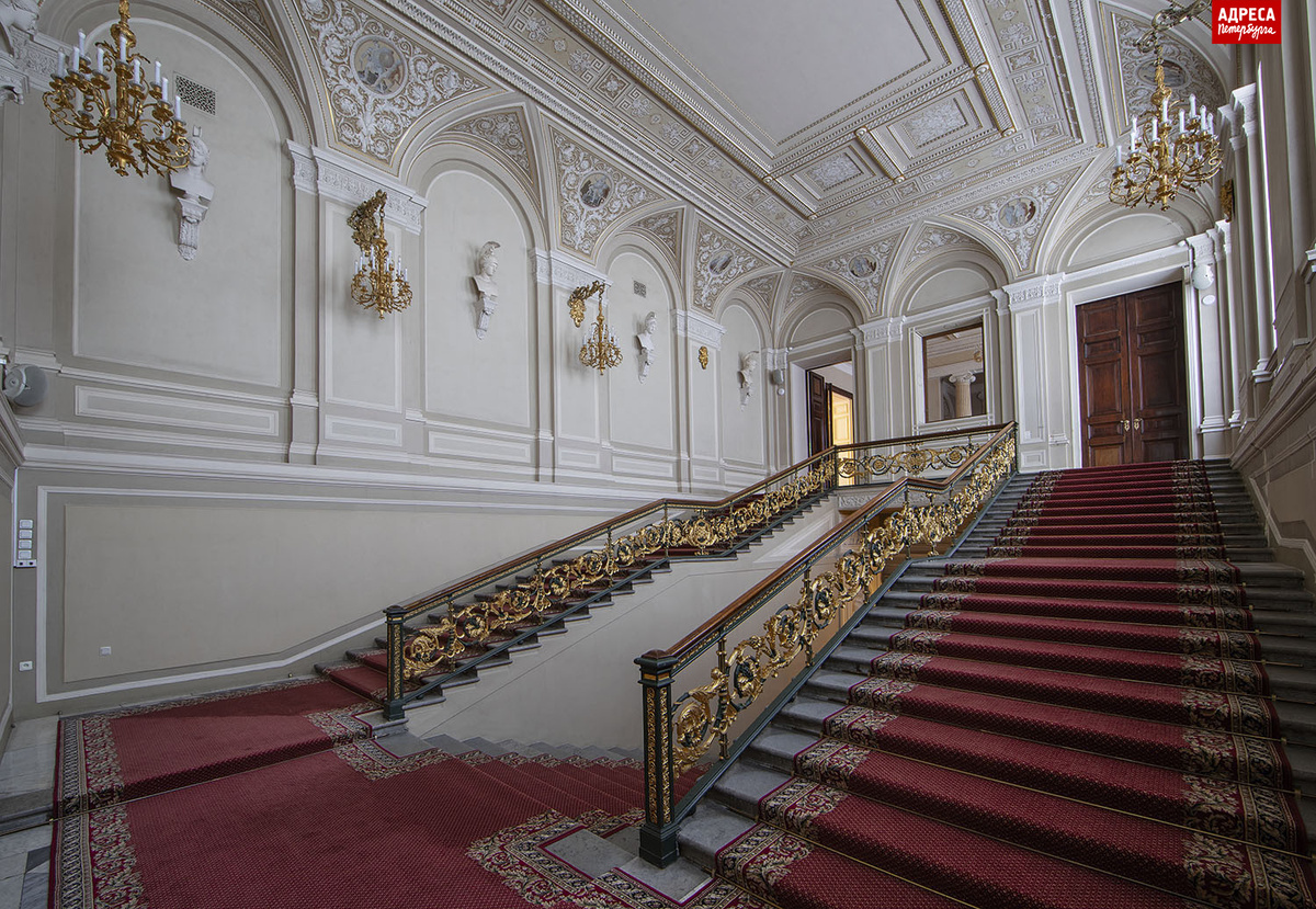 Парадная лестница. Фотографии современных интерьеров Мариинского дворца предоставлены пресс-службой Законодательного собрания Санкт-Петербурга