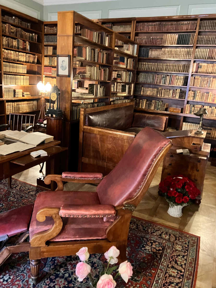 Знаменитый кабинет великого поэта