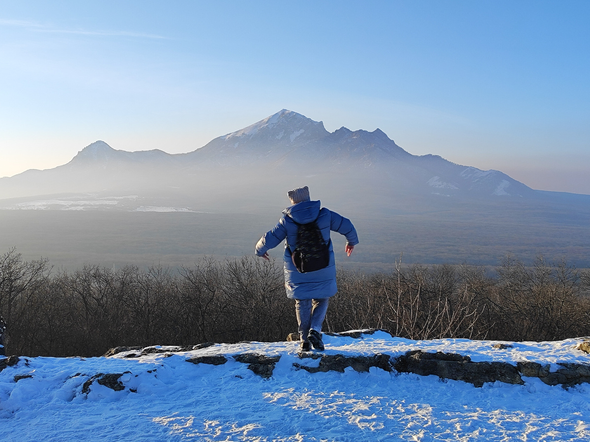 Моё место силы - Перкальские скалы. Вид на Бештау (март 2025 года)