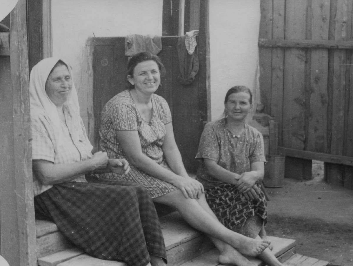 Бабушка Луша, мама, бабушка Мариша 