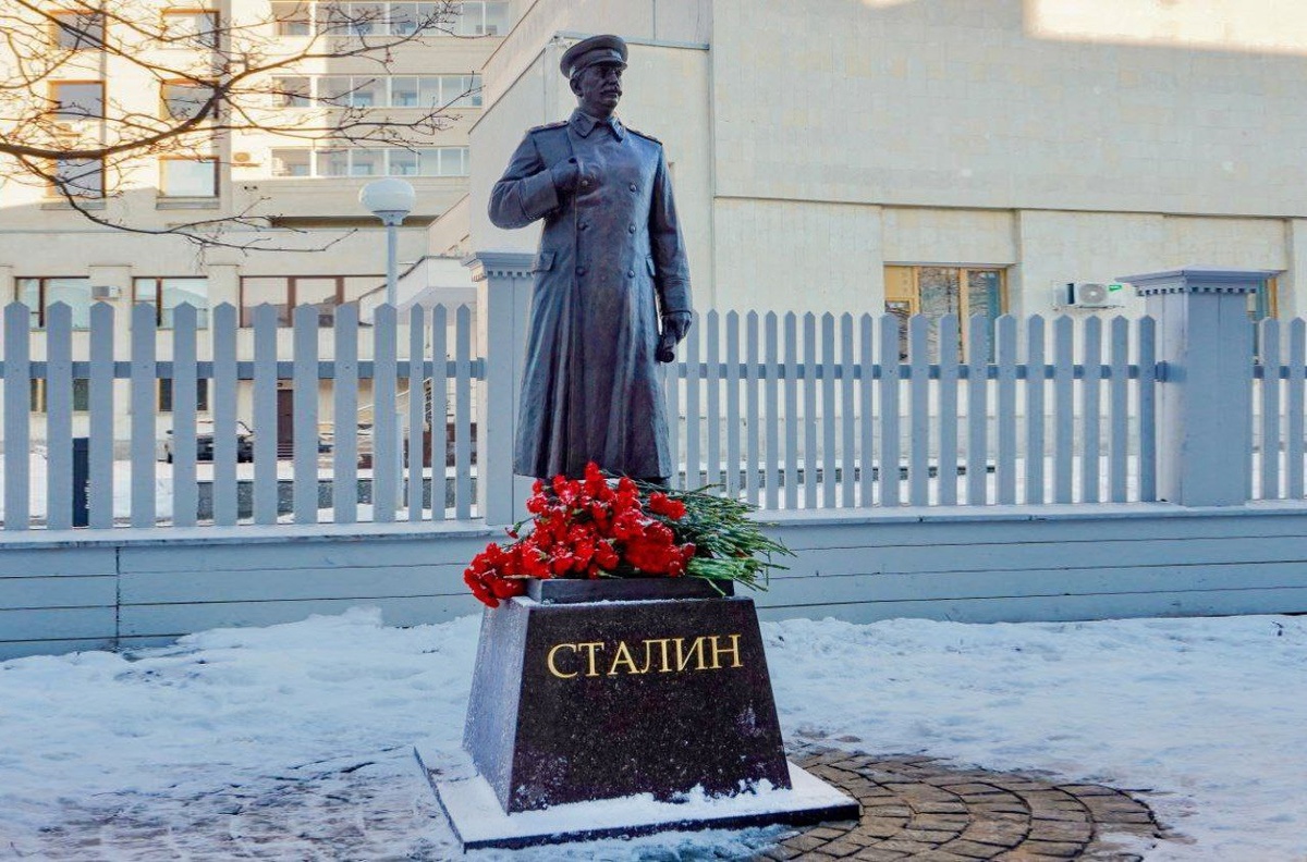 На фото: памятник Сталину в Вологде, открытый 21 декабря 2024 года. Скульптор - Константин Кубышкин.