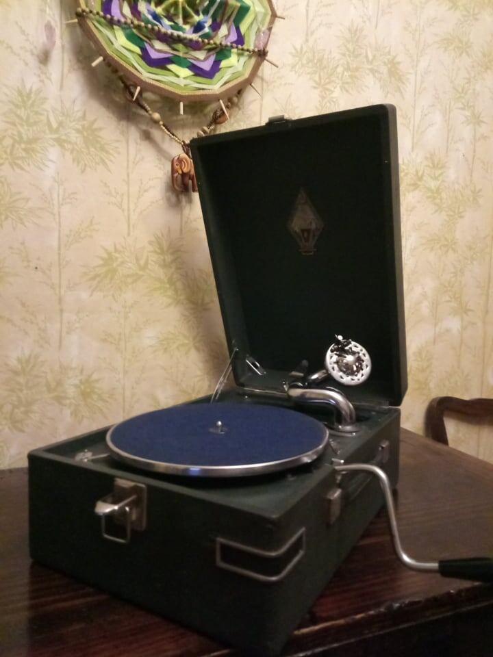 Патефон г. Молотов