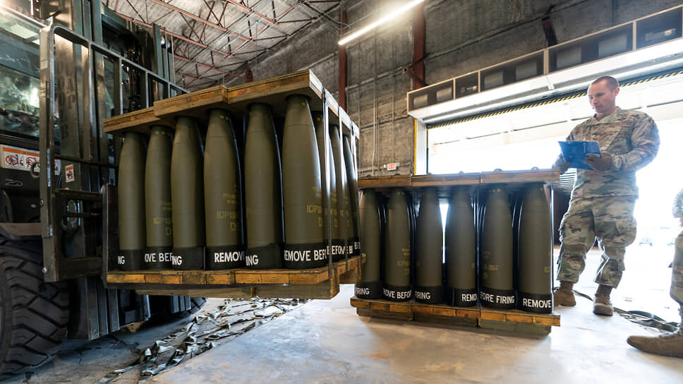 Во вторник под утро грузы с американским оружием были остановлены прямо по пути на Украину.📷Фото: Alex Brandon, File / AP