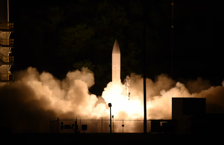 Старт "Тёмного орла" из шахтной установки. Единственный, по-настоящему удачный у LRHW. Хотя кто их там знает на самом деле. Фото АР