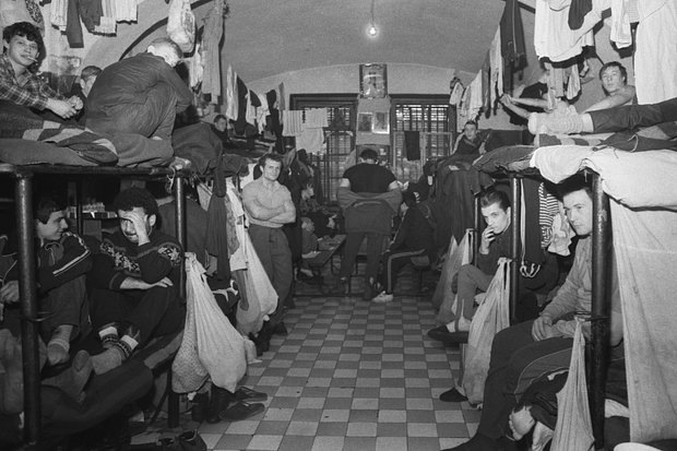    Камера столичного СИЗО «Бутырка». 1992 год. Фото: Булдаков Олег / ТАСС