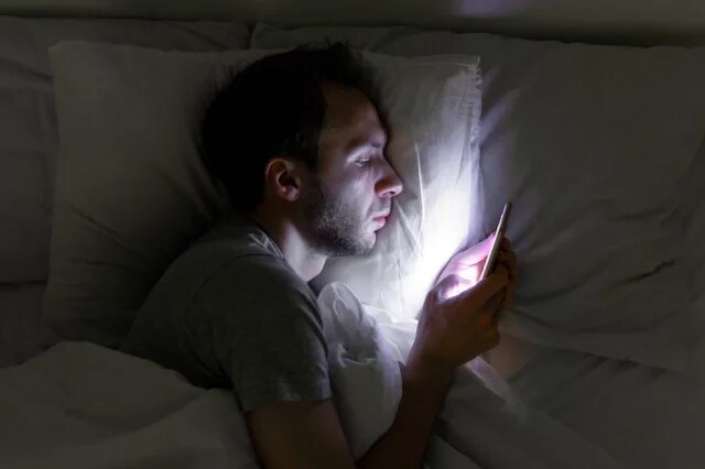    Должен ли работник отвечать на звонки начальника в нерабочее время?