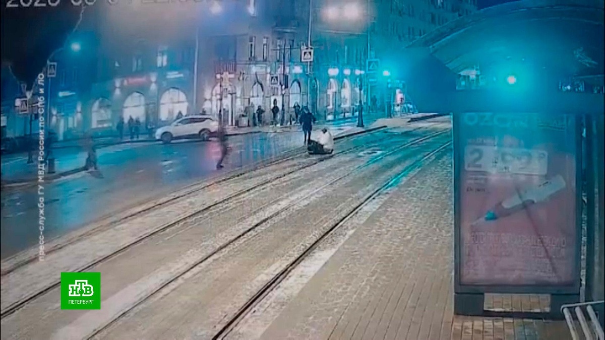    Расстрелянную ревнивцем петербурженку прооперировали в Мариинской больнице