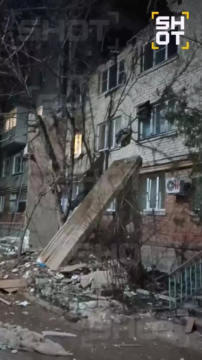 Взрыв прогремел на четвертом этаже пятиэтажного дома на улице Красная примерно в 02:00. Фото: Телеграм-канал SHOT