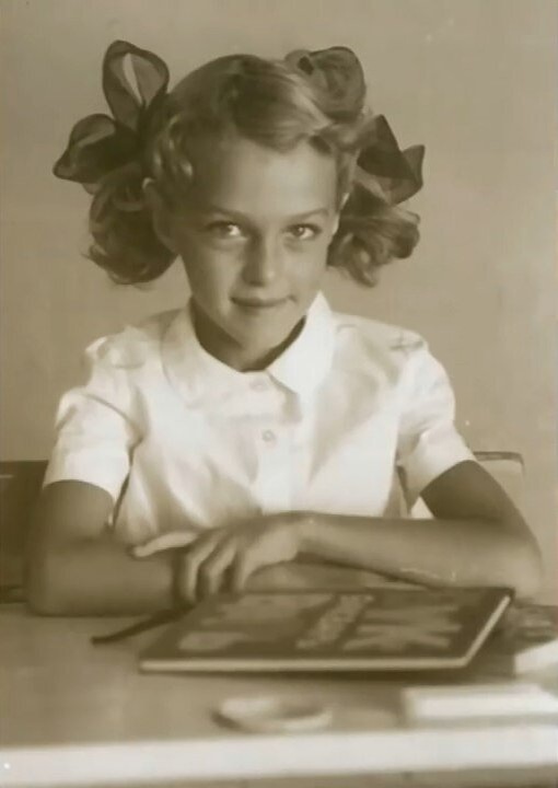 Первоклассница Таня Лютаева.