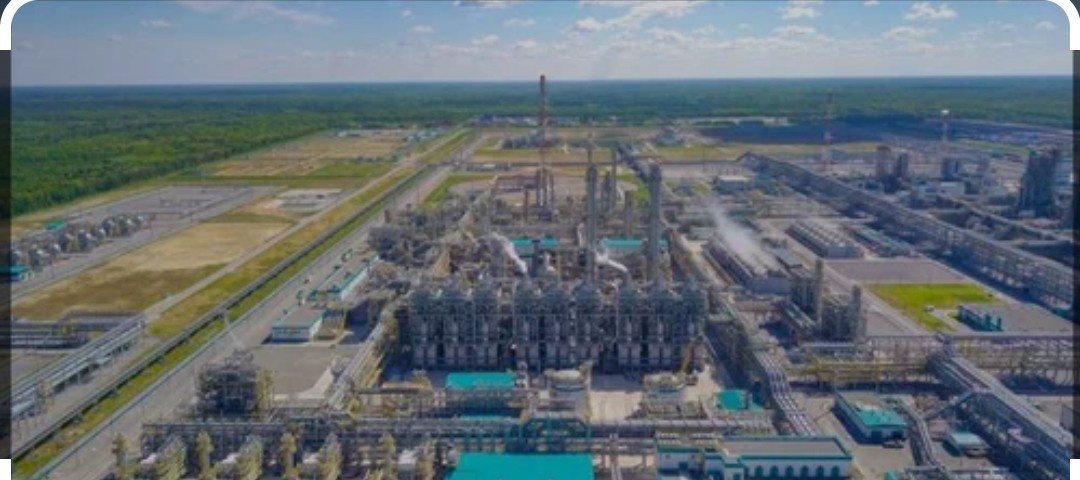 Вот такое чудовище построили на месте, где была густая тайга.