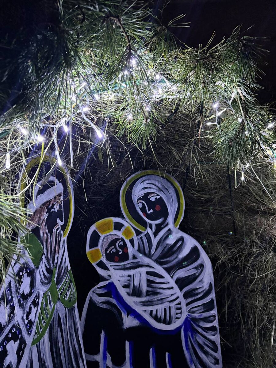 Это тоже фото из телефона, оставленное там воришкой 