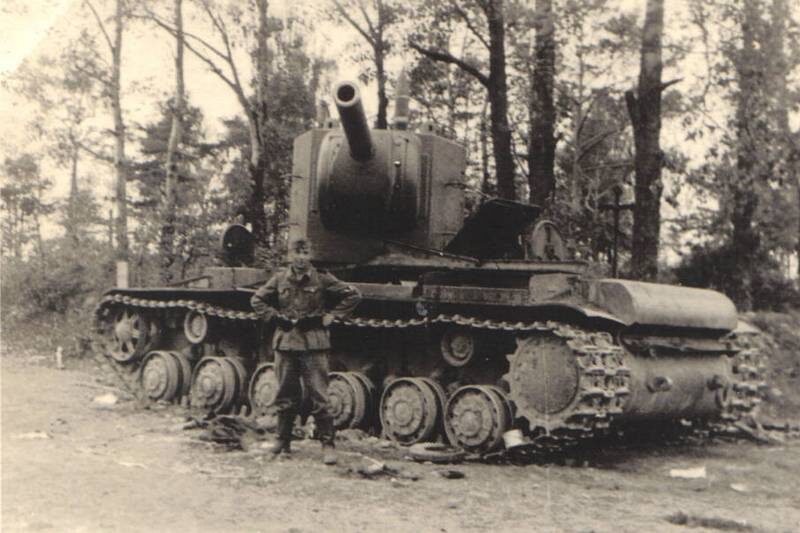 Танк КВ-2 производства ноября - декабря 1940 года из 6-го мехкорпуса Западного фронта