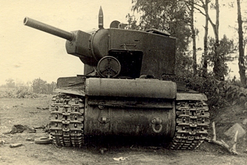 Танк КВ-2 производства ноября - декабря 1940 года из 6-го мехкорпуса Западного фронта