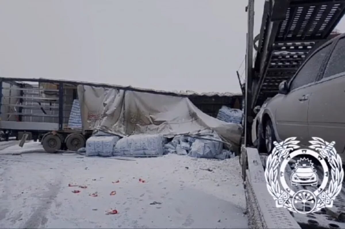    В Башкирии на трассе М-5 столкнулись три грузовых автомобиля