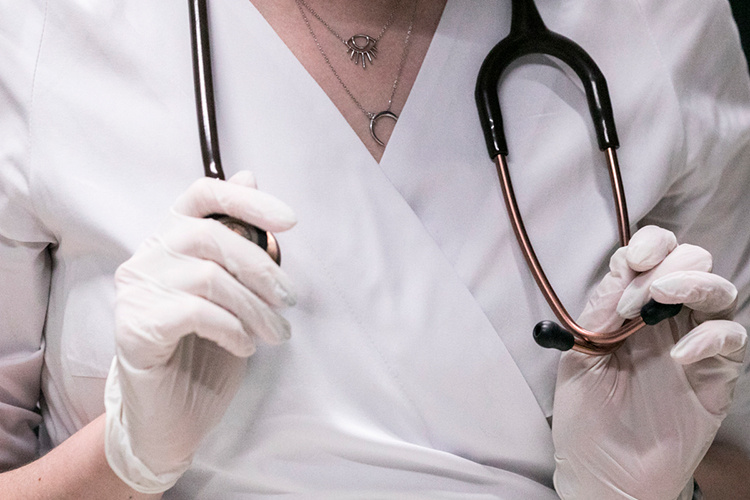    Медучреждение будет рассчитано на 400 посещений в смену, персонал — 182 работника. Поликлиника включает в себя терапевтическое отделение и дневной стационар.   
Фото: «БИЗНЕС Online»