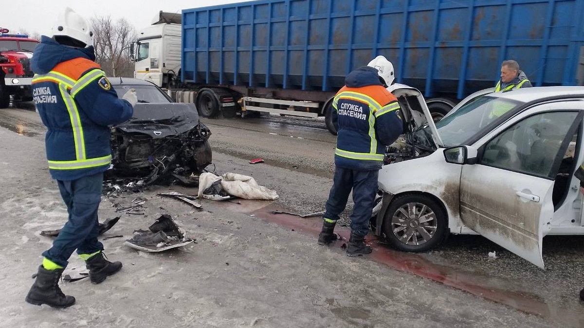    7 человек покалечились в ДТП «Лады» и «Ниссана» под СаратовомНовости Саратова и области – Сетевое издание «Репортер64»