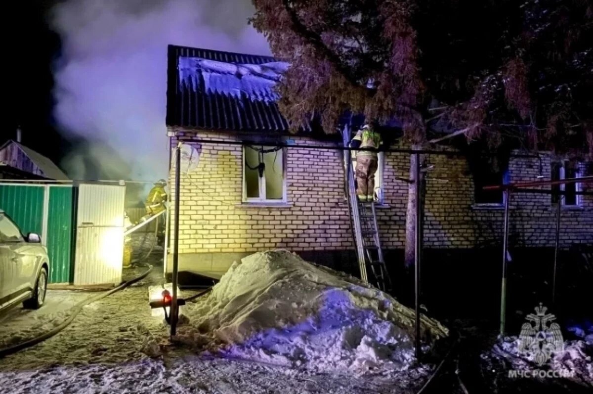    Под Саратовом погибла мать с 4-летним сыном на пожаре