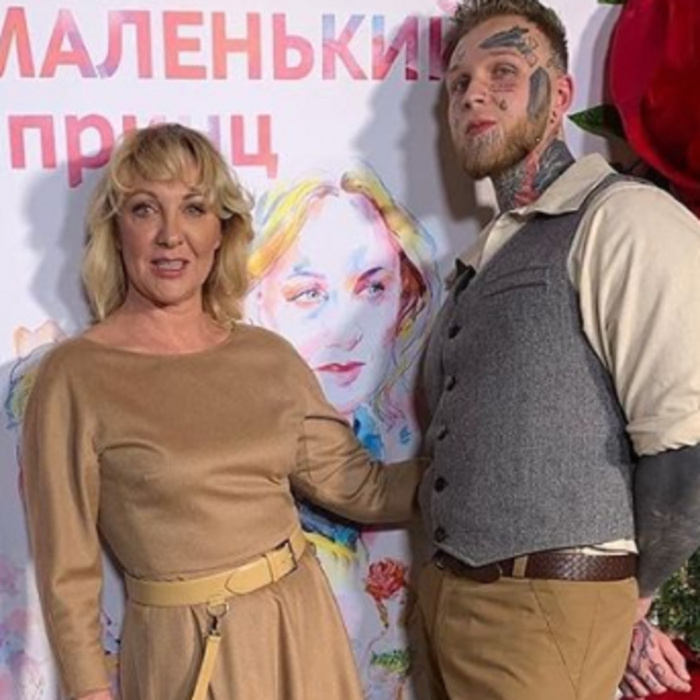 Елена Яковлева с сыном. / Фото: starhit.ru