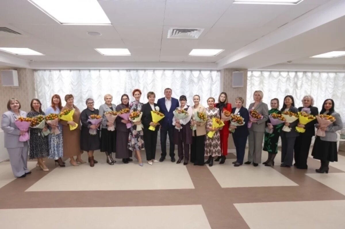    Губернатор встретился с активом сахалинского отделения Союза женщин России