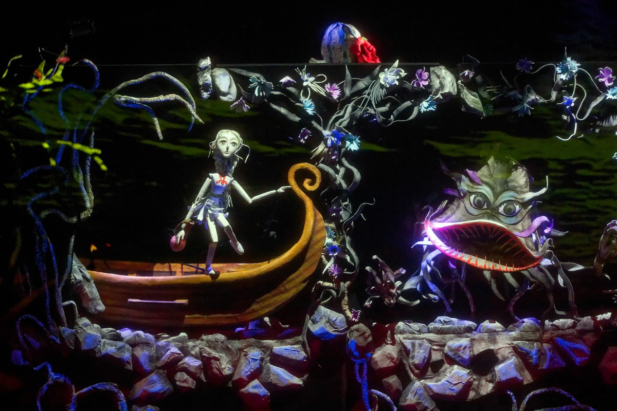 Модель удушающей материнской любви олицетворяет образ Цветочницы, превратившейся в хищную венерину мухоловку.Фото:Альберт ЗАГИРОВ