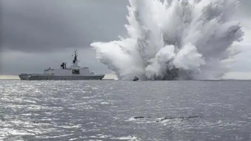 Испытание взрывом фрегате Courbet.