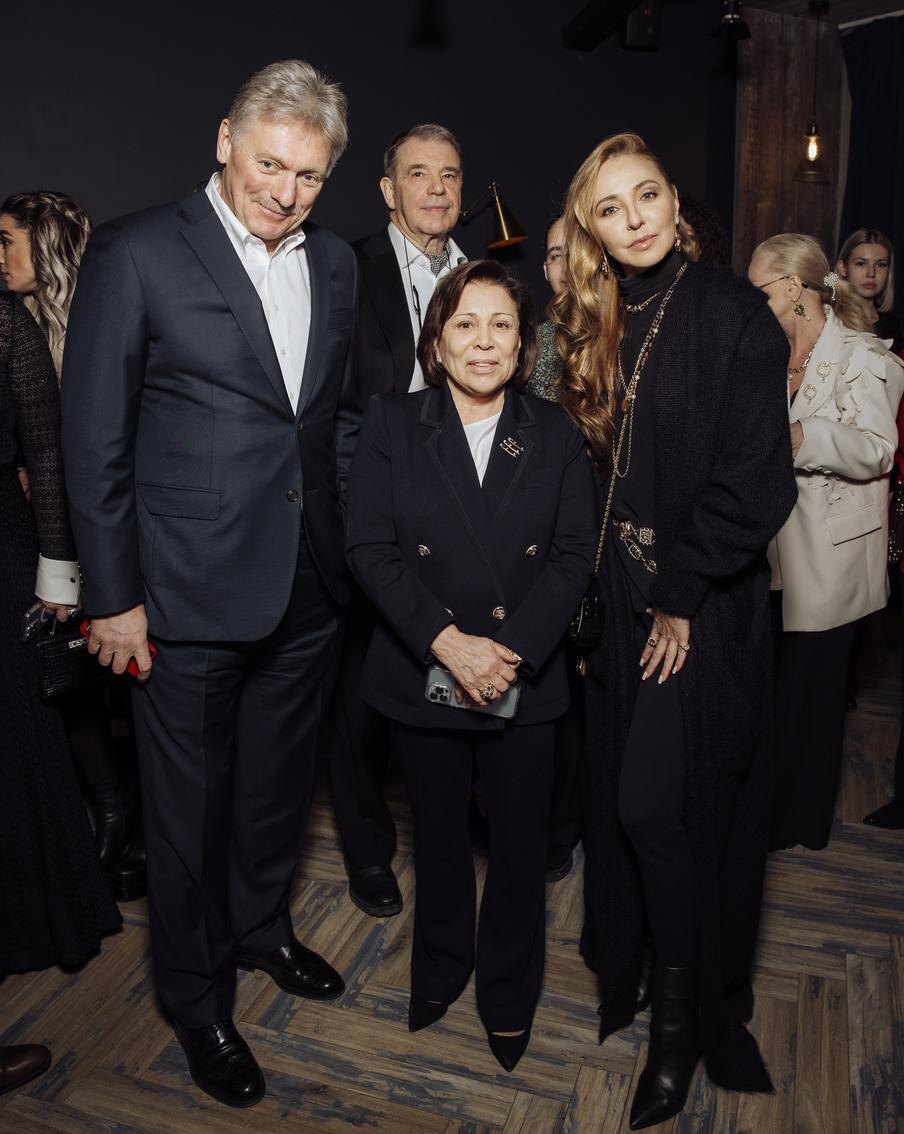 Дмитрий Песков, Ирина Роднина и Татьяна Навка на премьере фильма "Роднина" в Москве. ЦПШ