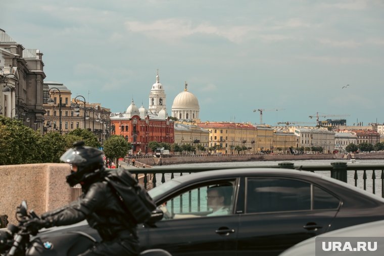    В рамках реализации проекта предусмотрено возведение нового моста через реку Смоленку
